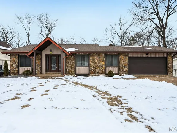 11 Champagne Dr, Lake Saint Louis, MO 63367