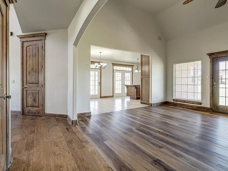 22525 Lindy Ter — Photo 44