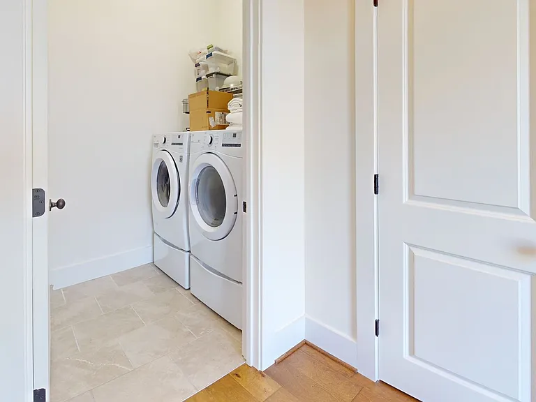 114 Tuttle St — Photo 14
