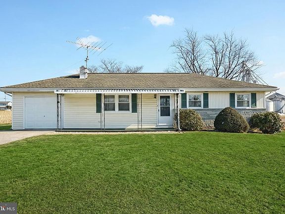 2nd image of 525 Bahns Mill Rd