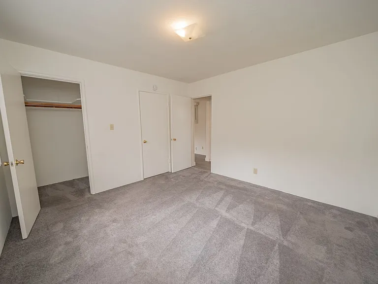 Meekland Avenue — Photo 10