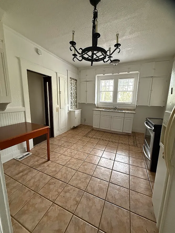 4 bed, 2000 sqft, $1,600 — Photo 3
