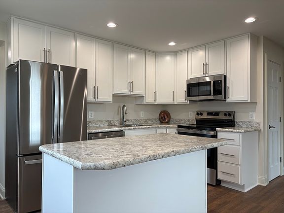 2nd image of 15099 Richmond Rd