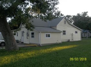 1003 S Washington Ave, La Harpe, KS 66751