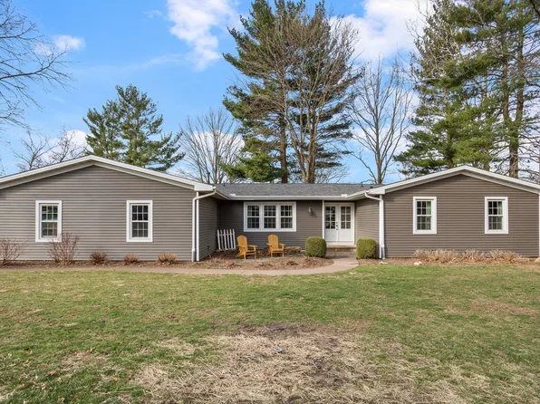 1007 N Briarcliff Dr, Mahomet, IL 61853