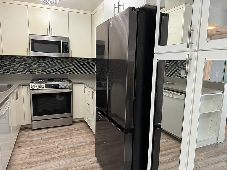 7770 Youngdale Way — Photo 3