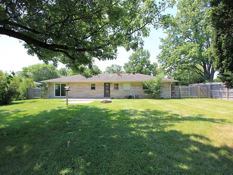 513 Thorne Dr — Photo 5