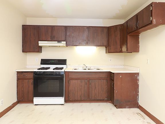 3rd image of 2721 19th St