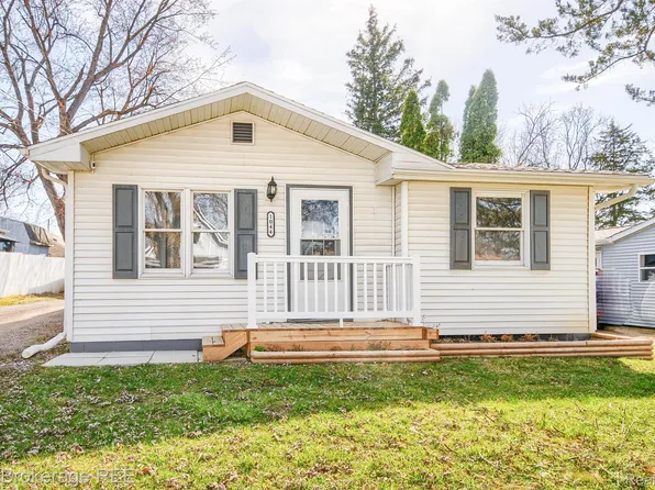 1044 Harriet St, Mount Morris, MI 48458