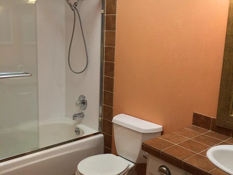 full guest bath upstairs