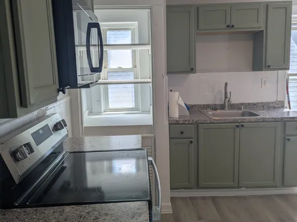 9 Hale St #2, Fitchburg, MA 01420