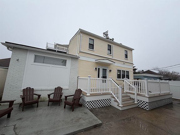 2nd image of 110 W Buttercup Rd #5