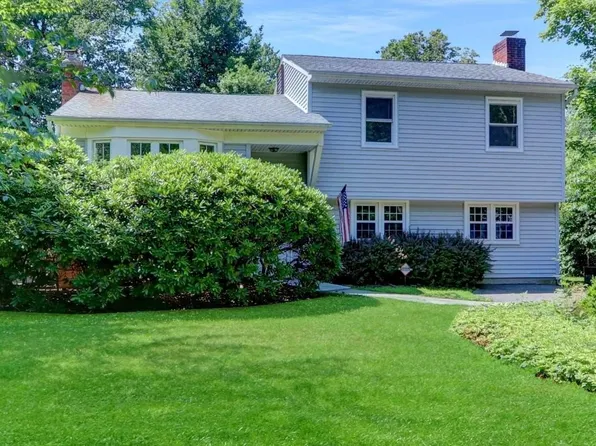 211 Glenwood Lane, Port Jefferson, NY 11777