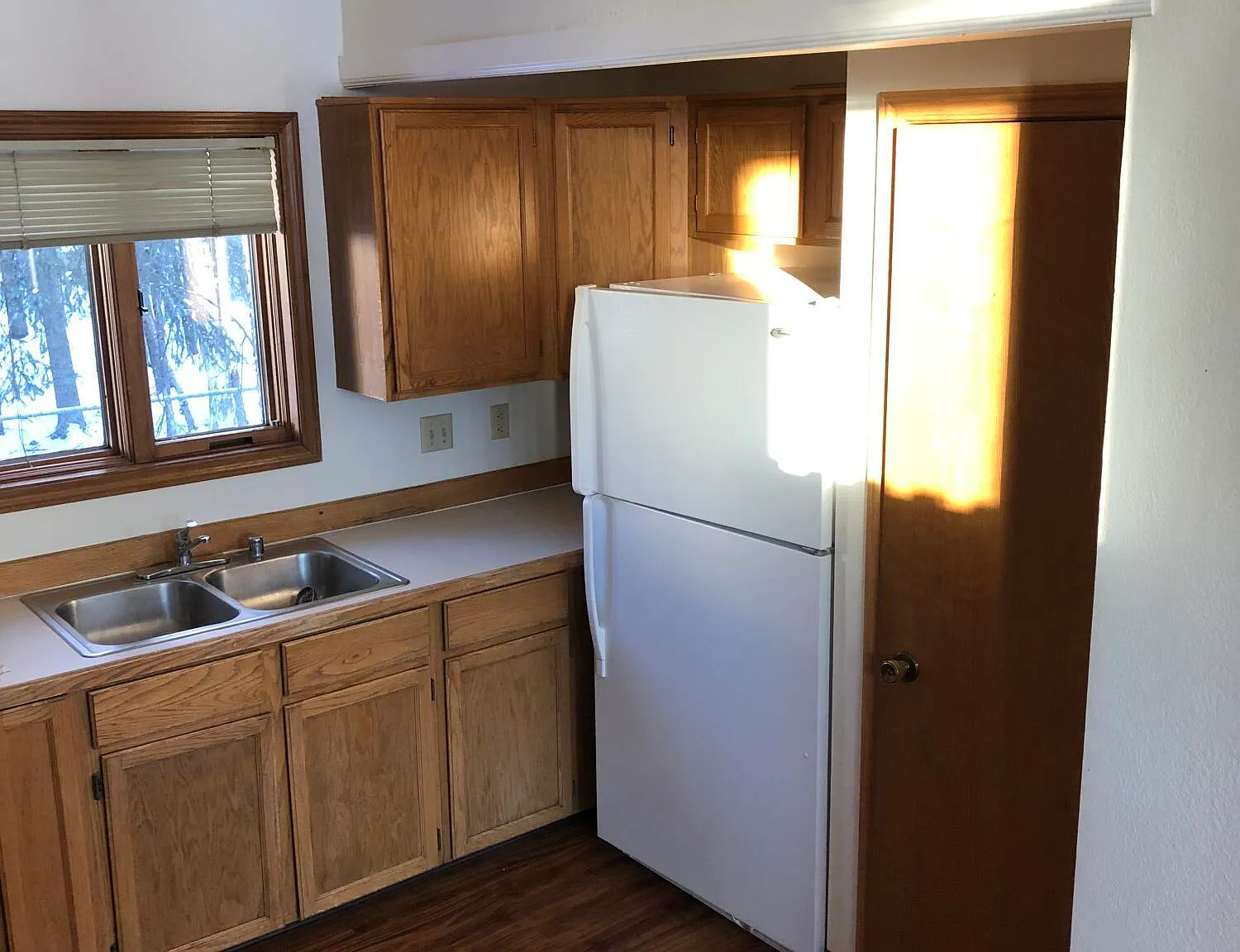 3 bed, 2.0 bath, 1700 sqft, $2,450 — Photo 2