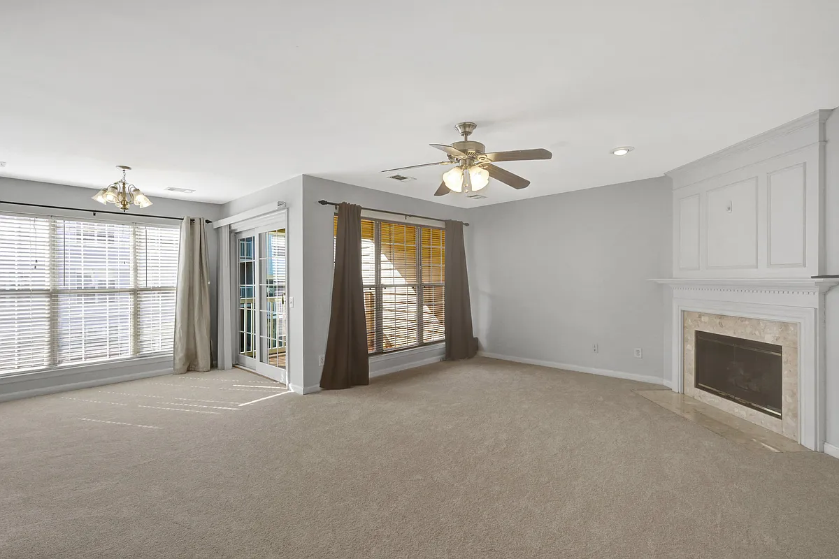 Building Photo - 8204 Catbird Cir #202