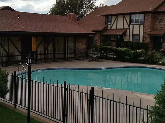2nd image of 4534 NE Arlington Ave