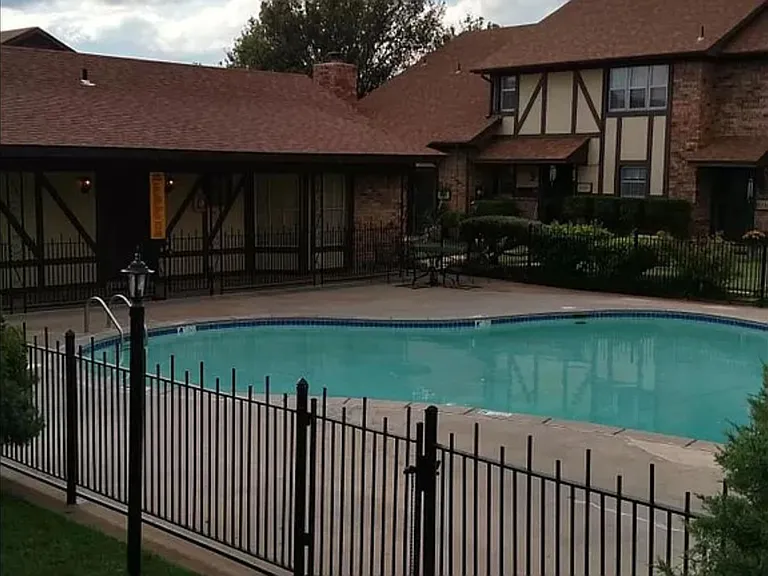 4534 NE Arlington Ave — Photo 2