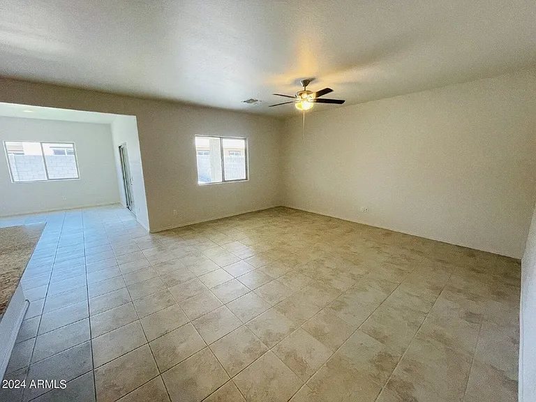 43691 W Yucca Ln — Photo 3