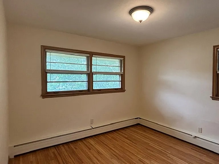 1330 Saint Clair Ave — Photo 16