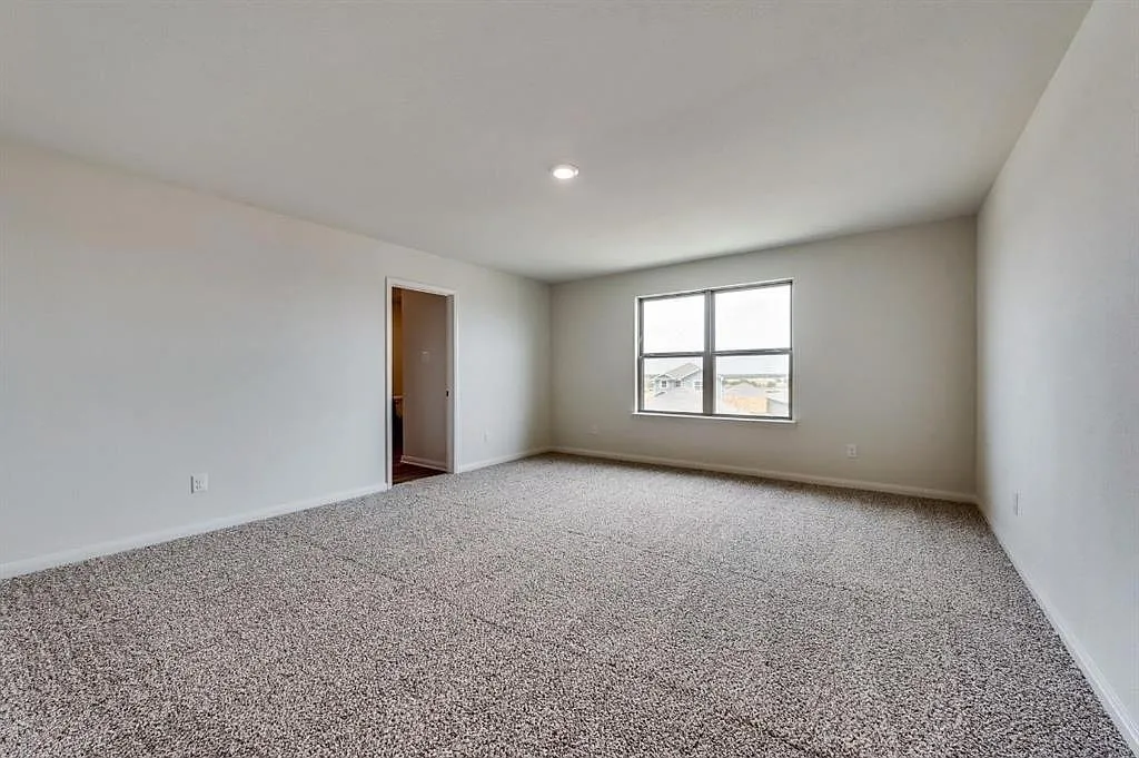 3 bed, 2.5 bath, 1707 sqft, $2,350 — Photo 4
