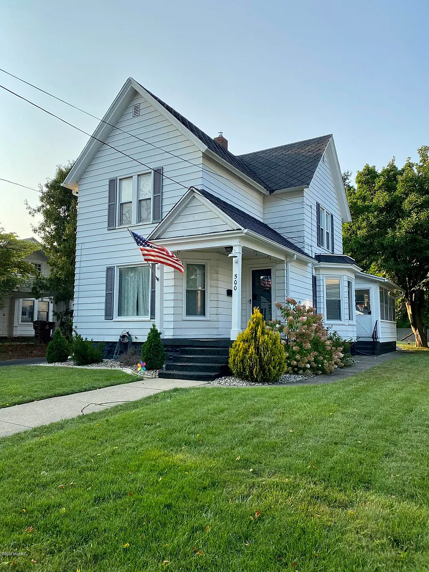 500 Irwin Ave photo 1