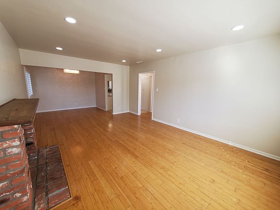 3rd image of 3213 W 180th St