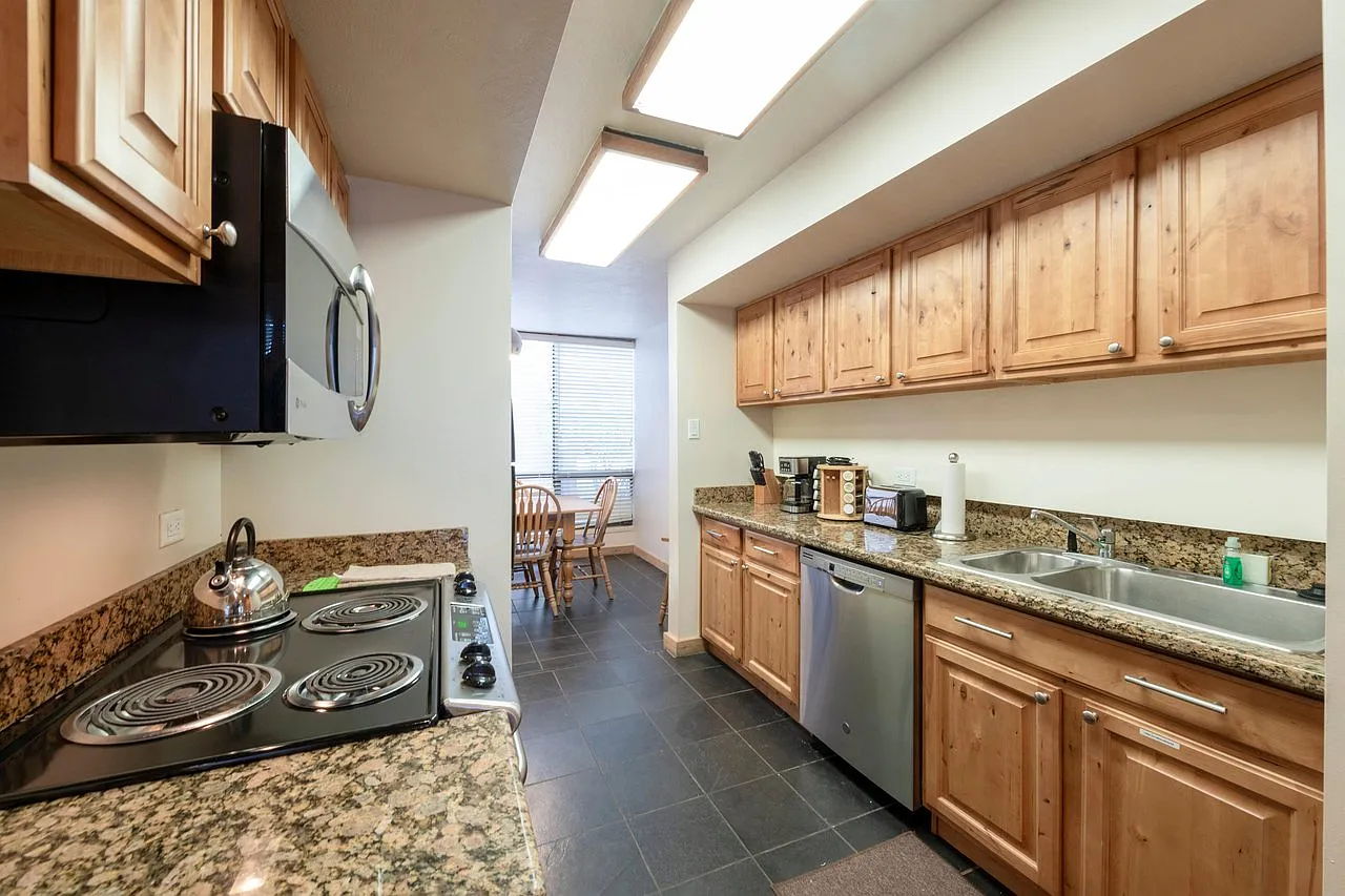 3 bed, 2.5 bath, 1610 sqft, $2,700 — Photo 4
