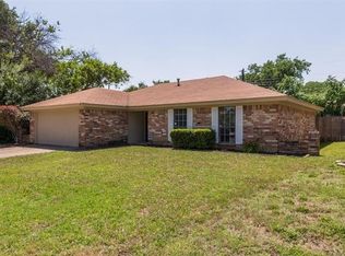905 Columbus Ct, Bedford, TX 76022