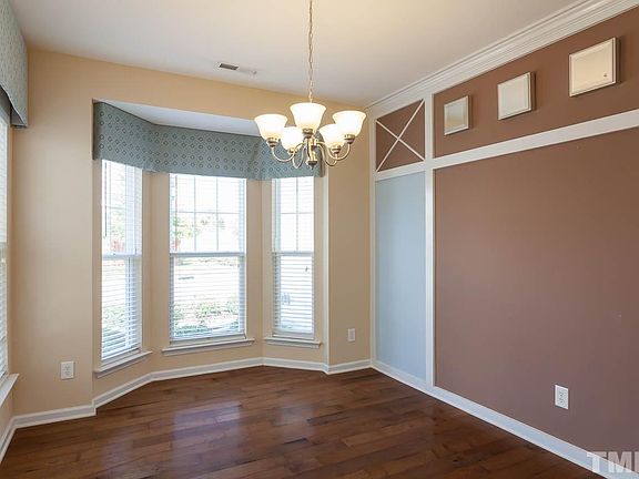 5th image of 1806 Woodsdale Dr