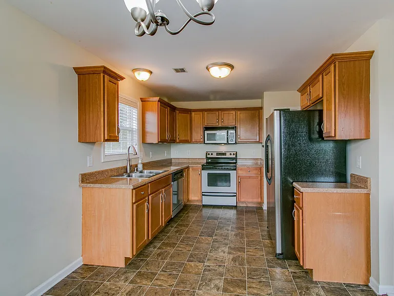 988 Chardea Ct — Photo 11