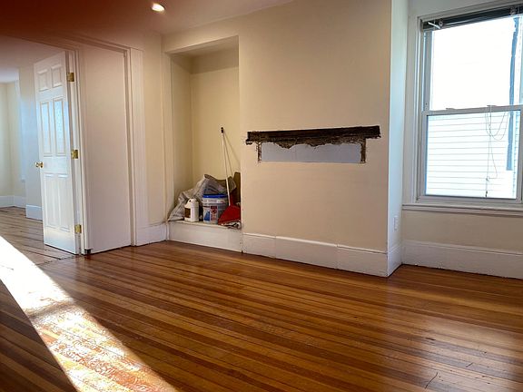 3rd image of 6 Sackville St #3