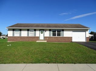3 Abbey Ln #L-0027, Newmanstown, PA 17073