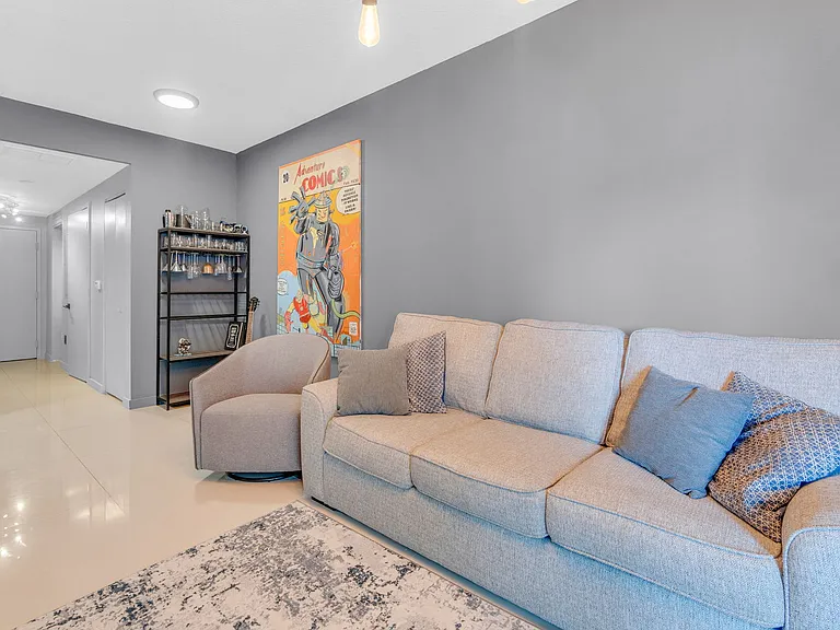 488 NE 18th St #2104 — Photo 3
