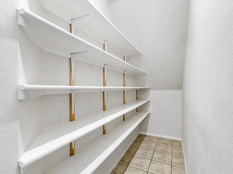 1121 London Dr — Photo 44