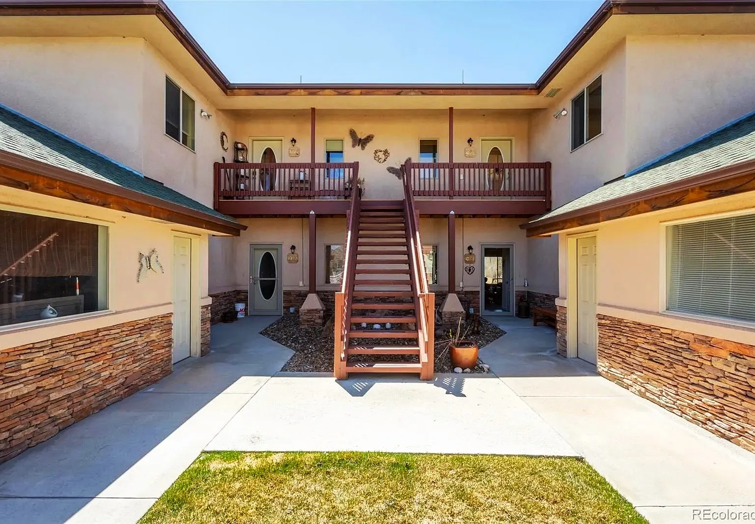 3 bed, 1365 sqft, $2,750 — Photo 2