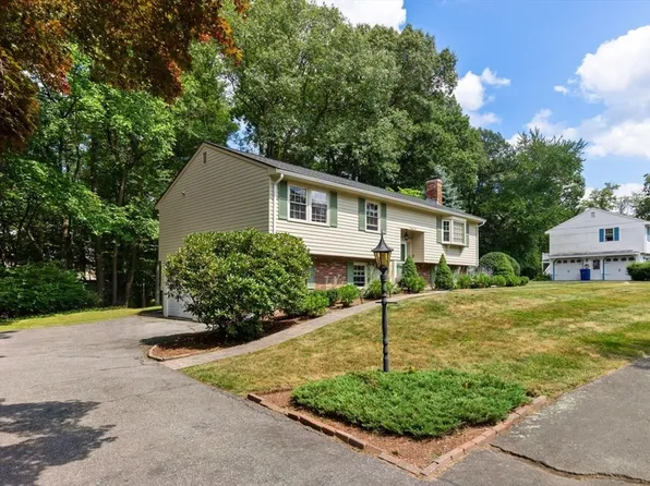 25 Lisa Ln, Reading, MA 01867