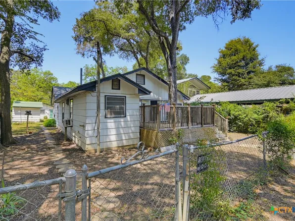 924 Lake Dr, Seguin, TX 78155