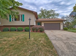 2 Azalea Ct, Savoy, IL 61874
