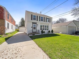 4816 N Idlewild Ave, Whitefish Bay, WI 53217