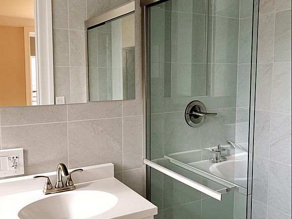 5th image of 425 Riverside Dr APT 7I
