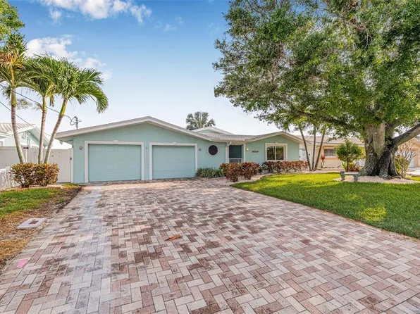 352 La Hacienda Dr, Indian Rocks Beach, FL 33785