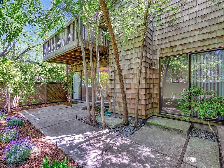 1956 Fair Ridge Ct — Photo 55