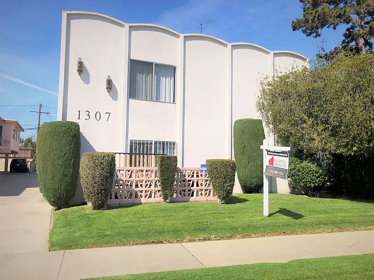 1307 S Ogden Dr #1C — Photo 25