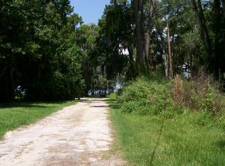 100 Dowda Cir, Crescent City, FL 32112