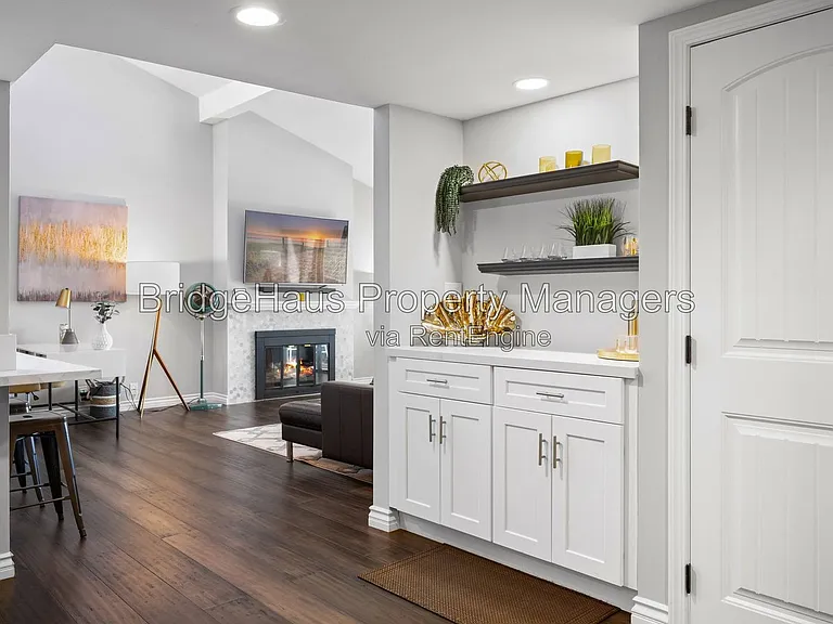 2607 Pirineos Way #302 — Photo 4