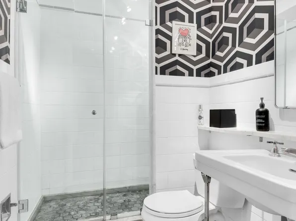 220 Madison Avenue image 2 of 9