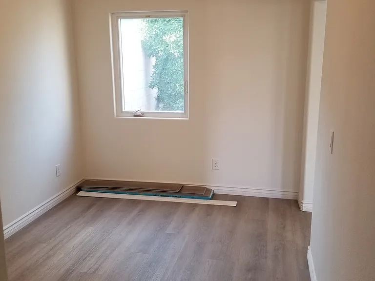 4342 1/2 Eugene St #4342-1/2 — Photo 6