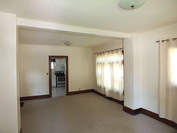 2nd image of 211 Ross Ave