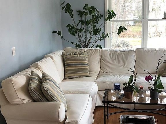 5th image of 44 Golden View Dr