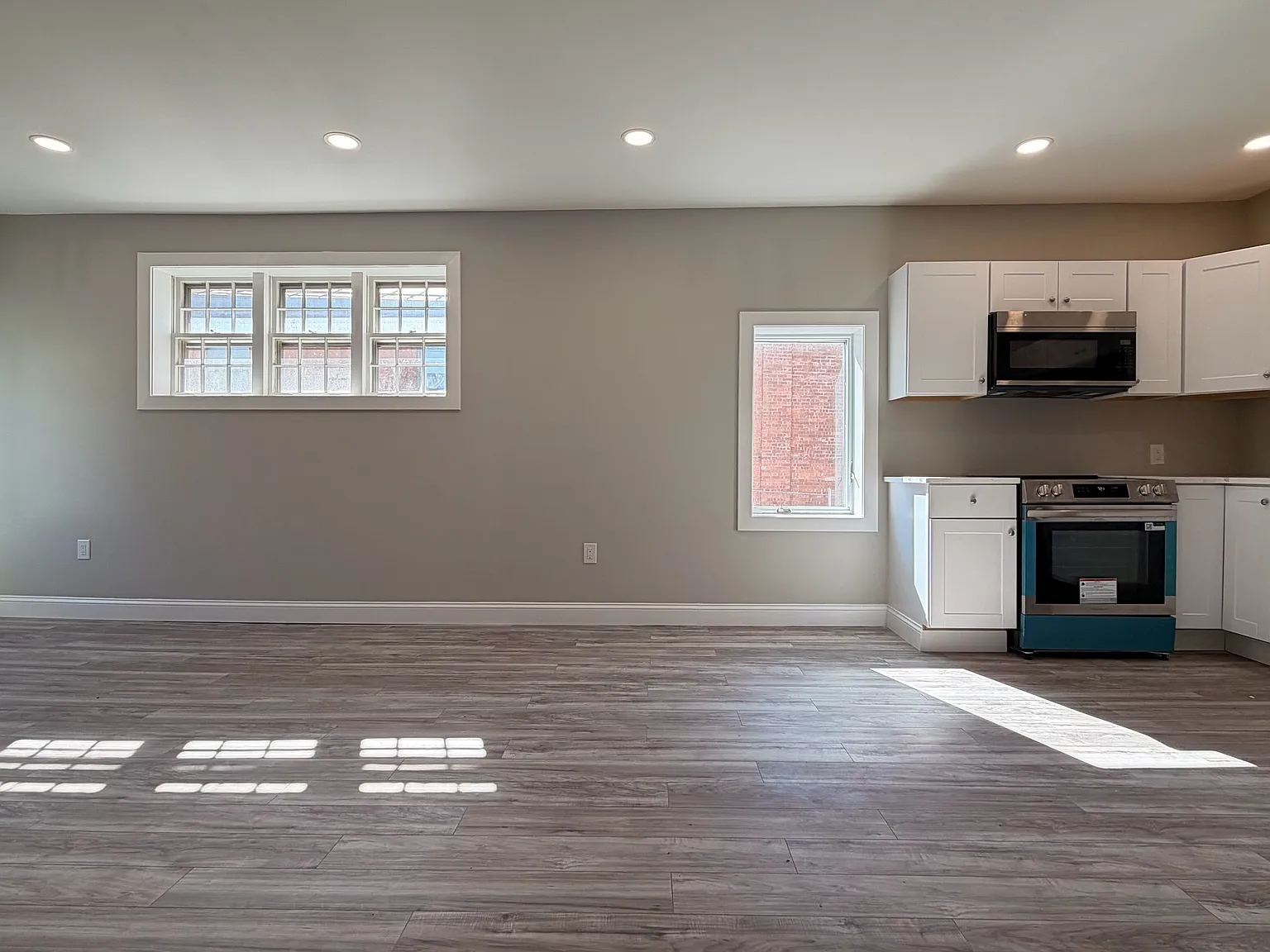 Studio, $1,400 — Photo 2
